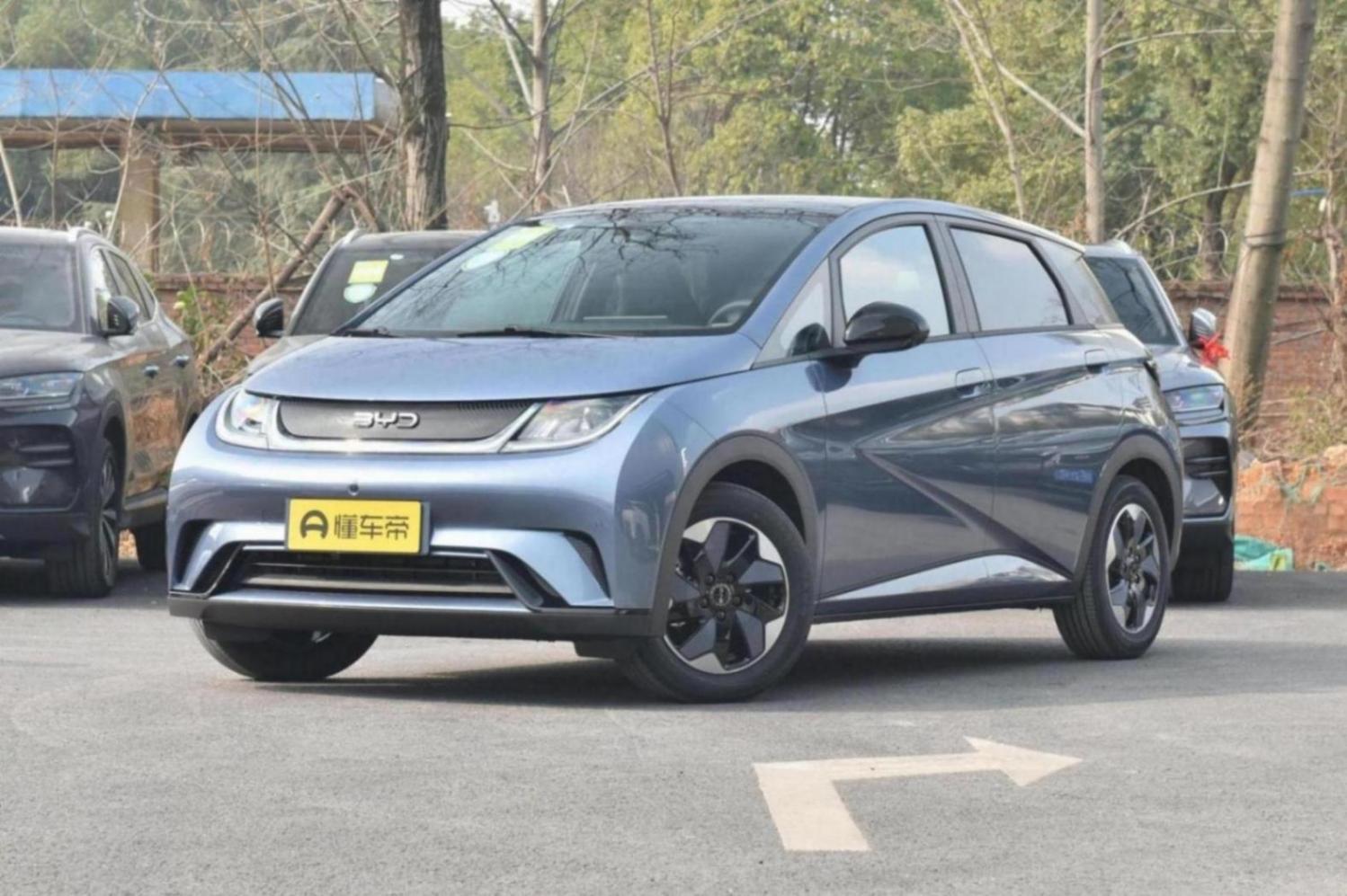升级独立后悬,新增302km续航,9.98万起售,海豚荣耀版来了