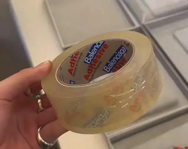 巴黎世家同款胶带销量暴涨