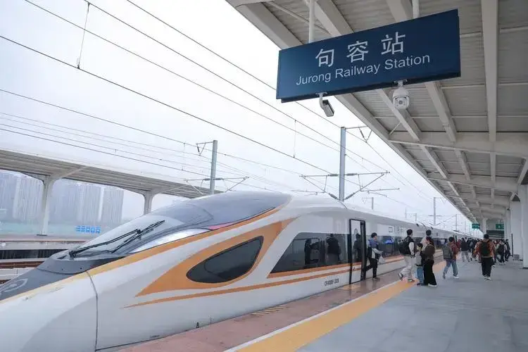 为啥宁愿坐24小时的火车,也不坐几小时的高铁?看完心情很复杂