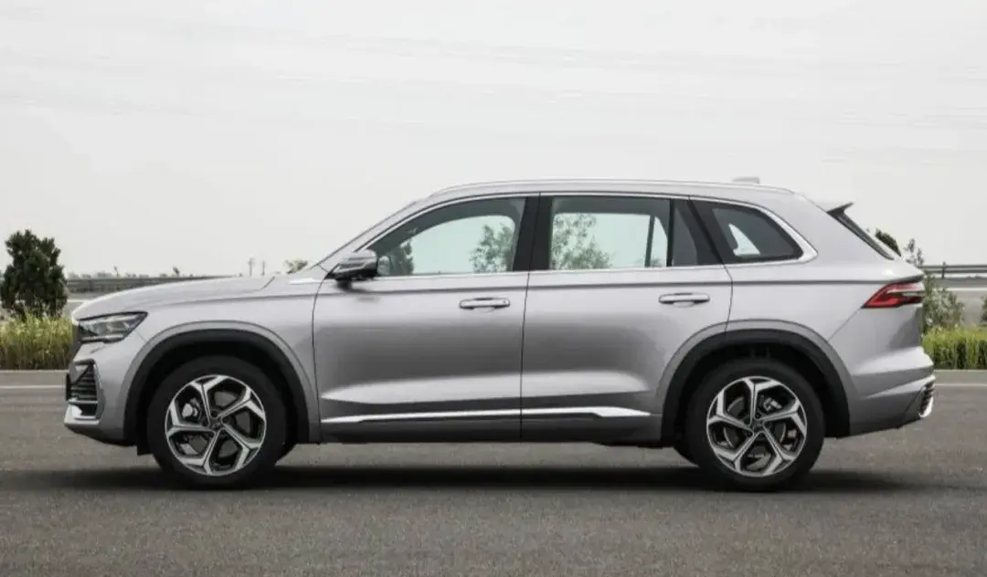 全新吉利车标,正式启用!2.0t 8at,近4.8米suv,现款12万